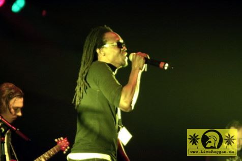 Ray Darwin (UK) with Sara Lugo 15. Chiemsee Reggae Festival - Übersee - Tent Stage 14. August 2009 (2).JPG